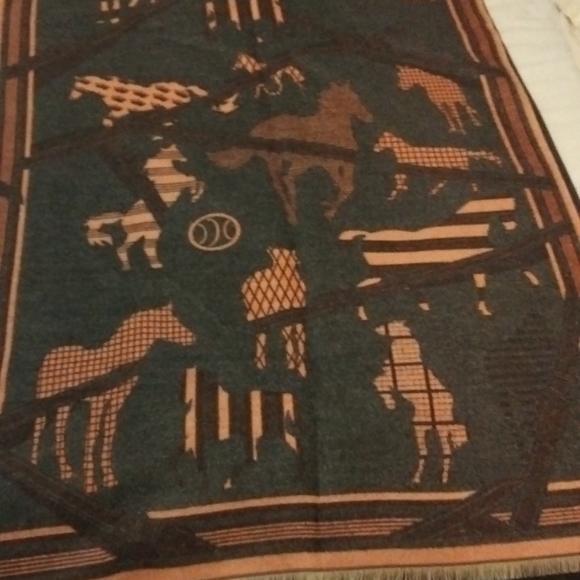 ⭐ Elegant Cashmere Shawl/ Scarf⭐⭐ - Picture 10 of 10